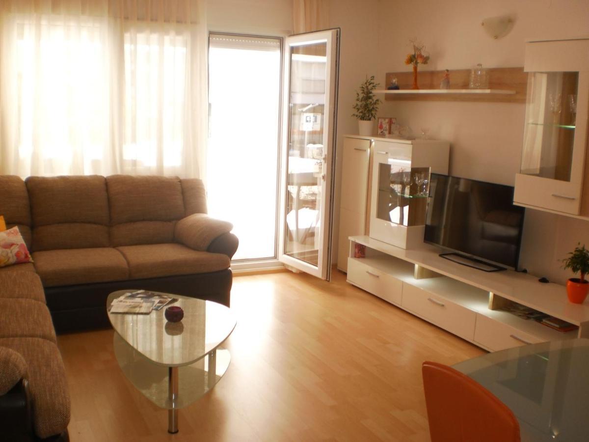Apartment Lana โอมิช ภายนอก รูปภาพ