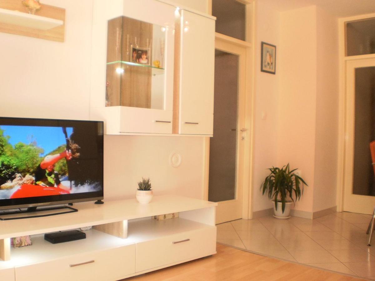Apartment Lana โอมิช ภายนอก รูปภาพ