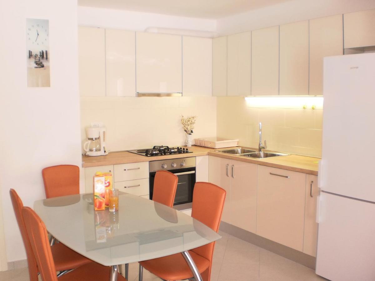 Apartment Lana โอมิช ภายนอก รูปภาพ