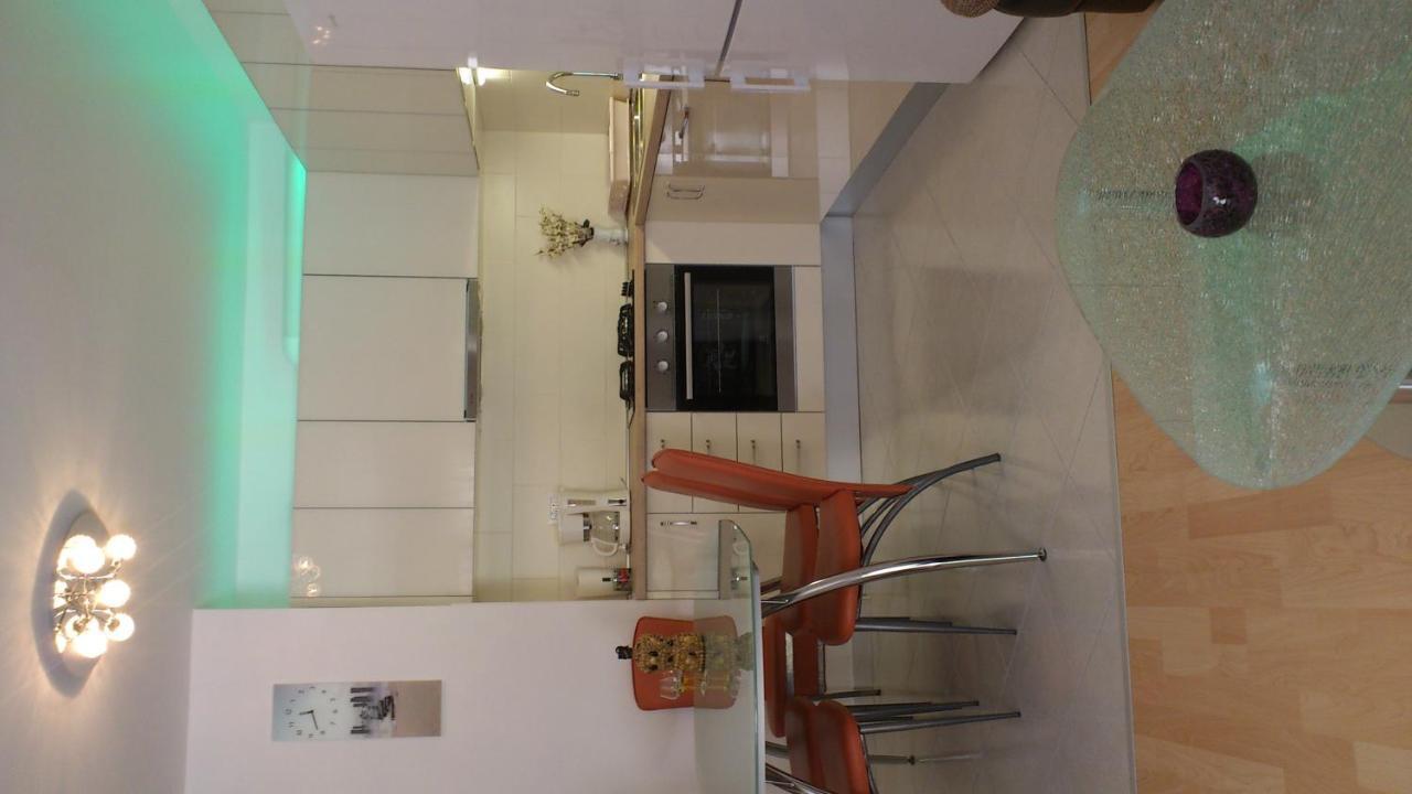 Apartment Lana โอมิช ภายนอก รูปภาพ