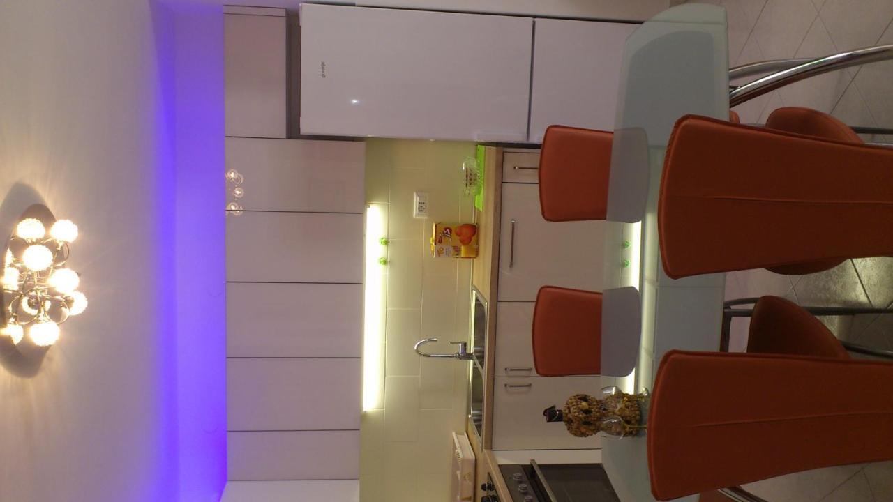 Apartment Lana โอมิช ภายนอก รูปภาพ